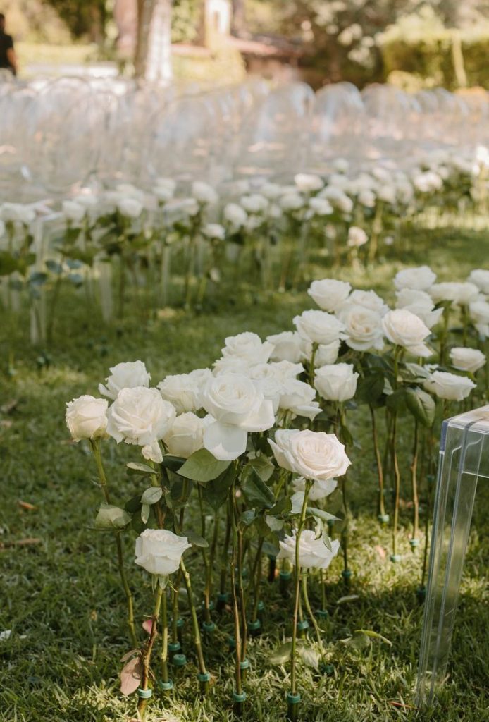 white rose aisle